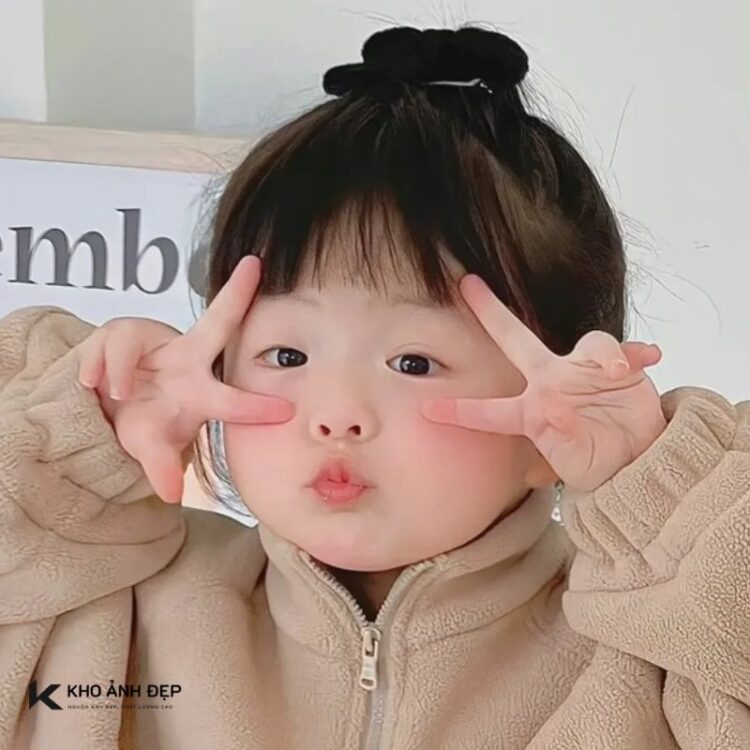 Cười xỉu với 7749+ avatar em bé vô tri siêu cute, siêu “mặn”