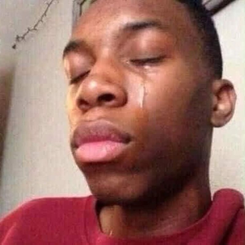 Meme Anh Da Đen khóc cảm xúc đầy đồng cảm