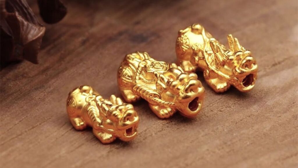 Hình nền mặt dây chuyền vàng cho người mệnh Kim