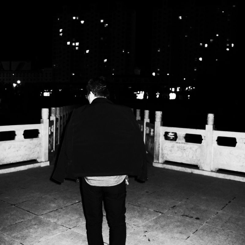 88+ Mẫu ảnh chụp sau lưng nam đẹp, ngầu, chuẩn boy phố 2 ảnh chụp sau lưng nam ngầu