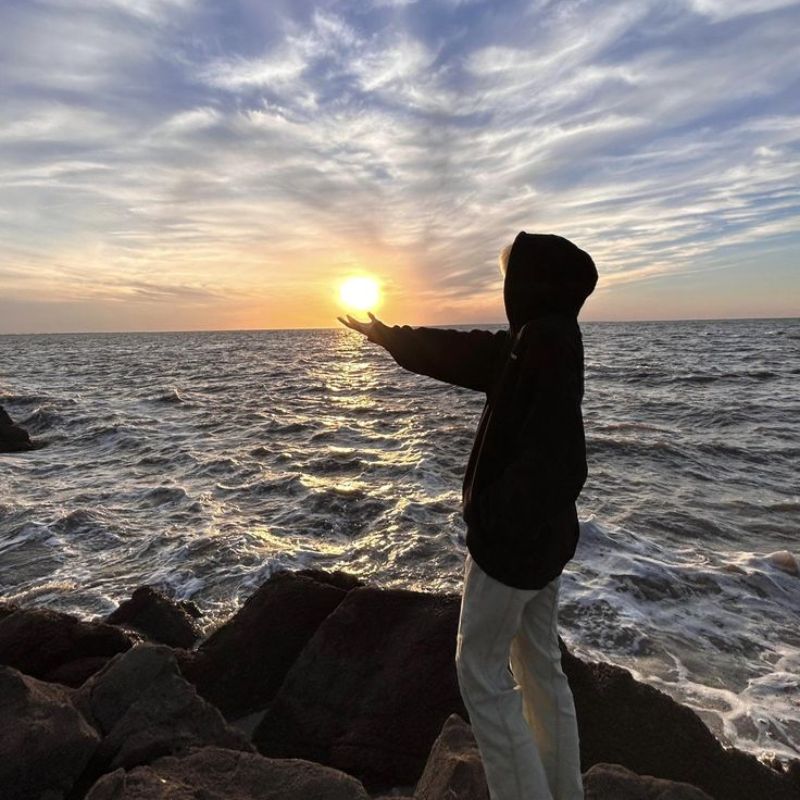 88+ Mẫu ảnh chụp sau lưng nam đẹp, ngầu, chuẩn boy phố 10 Tạo dáng chụp ảnh sau lưng nam ngắm hoàng hôn