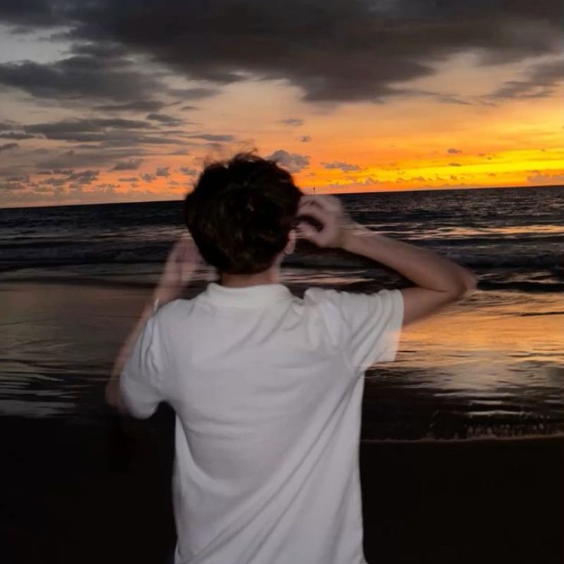 88+ Mẫu ảnh chụp sau lưng nam đẹp, ngầu, chuẩn boy phố 9 ảnh đẹp chụp sau lưng nam lúc ngắm biển