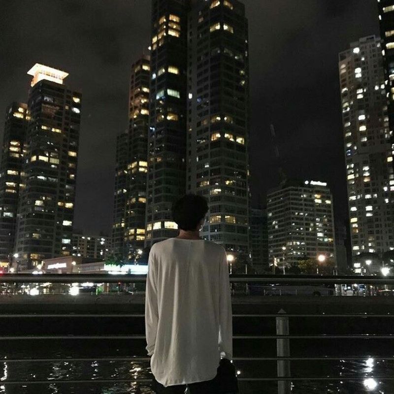 88+ Mẫu ảnh chụp sau lưng nam đẹp, ngầu, chuẩn boy phố 24 ảnh tâm trạng chụp sau lưng nam