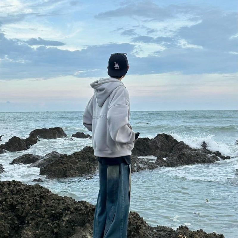 88+ Mẫu ảnh chụp sau lưng nam đẹp, ngầu, chuẩn boy phố 12 ảnh nam đi biển chụp sau lưng