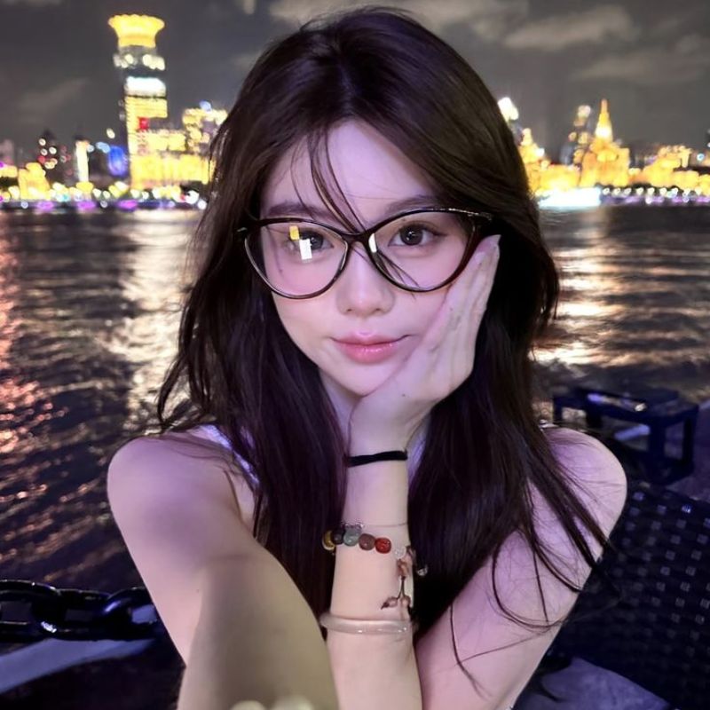 199 Ảnh avatar gái xinh k10 đẹp trong trẻo, chuẩn gen Alpha 6 avatar gái xinh đeo kính k10