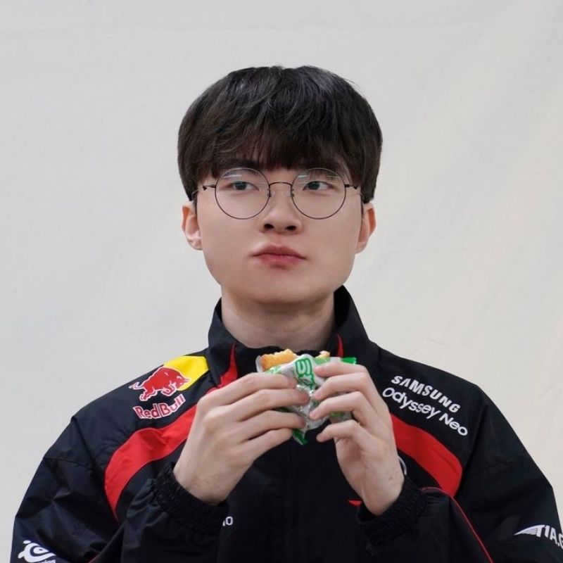 99+ ảnh Faker meme GOAT LMHT hài hước khiến fan cười xỉu 5 faker meme ăn bánh