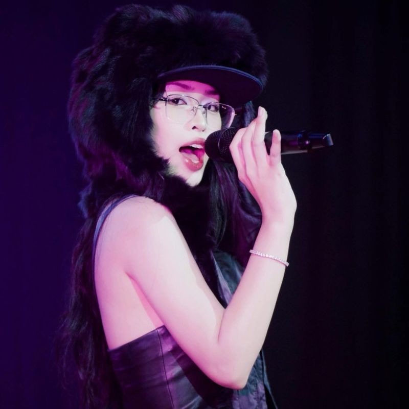 Bộ sưu tập 99+ ảnh 52Hz đẹp, cá tính, cực cuốn hút làm avatar 2 Ảnh avatar 52Hz trình diễn trên sân khấu