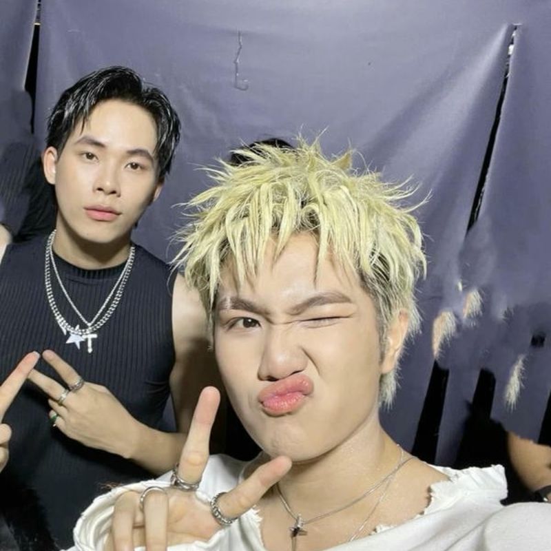 99+ Ảnh Captain Boy ngầu và đáng yêu dành riêng cho fan nữ 2 Ảnh Captain Boy chu mỏ đáng yêu