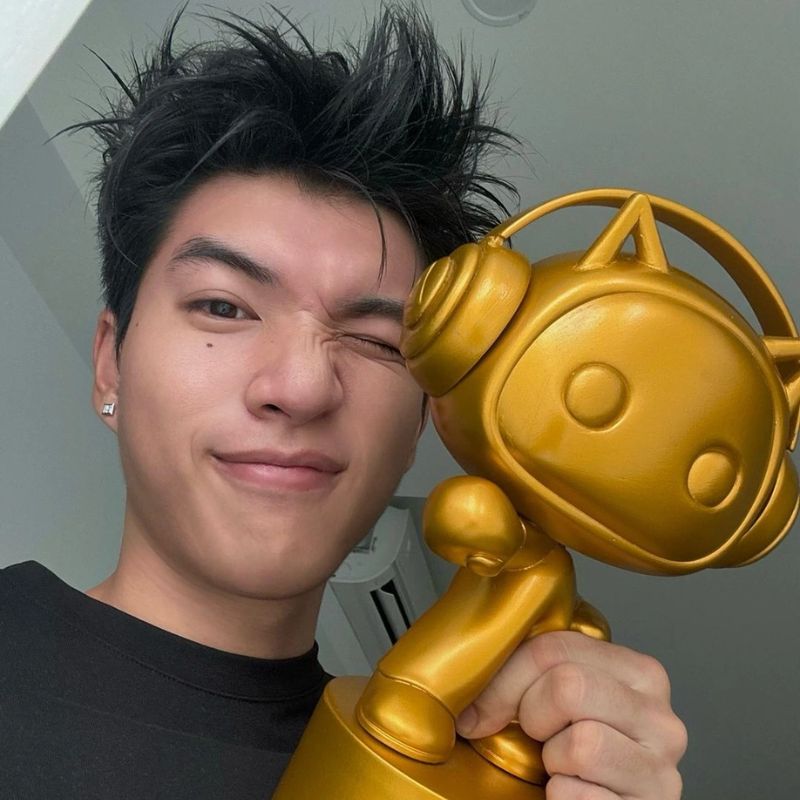 99+ Ảnh Hiếu Thứ Hai điển trai, ngầu cuốn hút 19 hiếu thứ hai khoe cup atsh