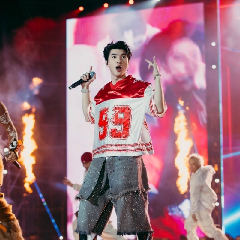 99+ Ảnh Hiếu Thứ Hai điển trai, ngầu cuốn hút 20 hiếu thứ hai cực cool trên sân khấu