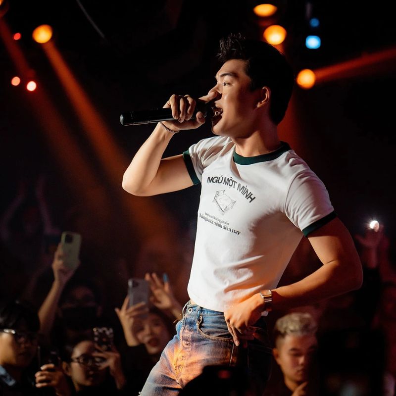 99+ Ảnh Hiếu Thứ Hai điển trai, ngầu cuốn hút 21 hiếu thứ hai cực sexy khi mặc áo croptop