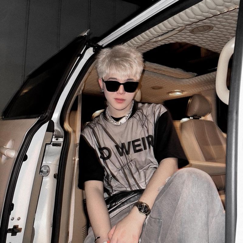 99+ Ảnh Rhyder mới nhất, ngầu, visual ngày càng cuốn hút 6 ảnh rhyder đang ngồi trên xe hơi